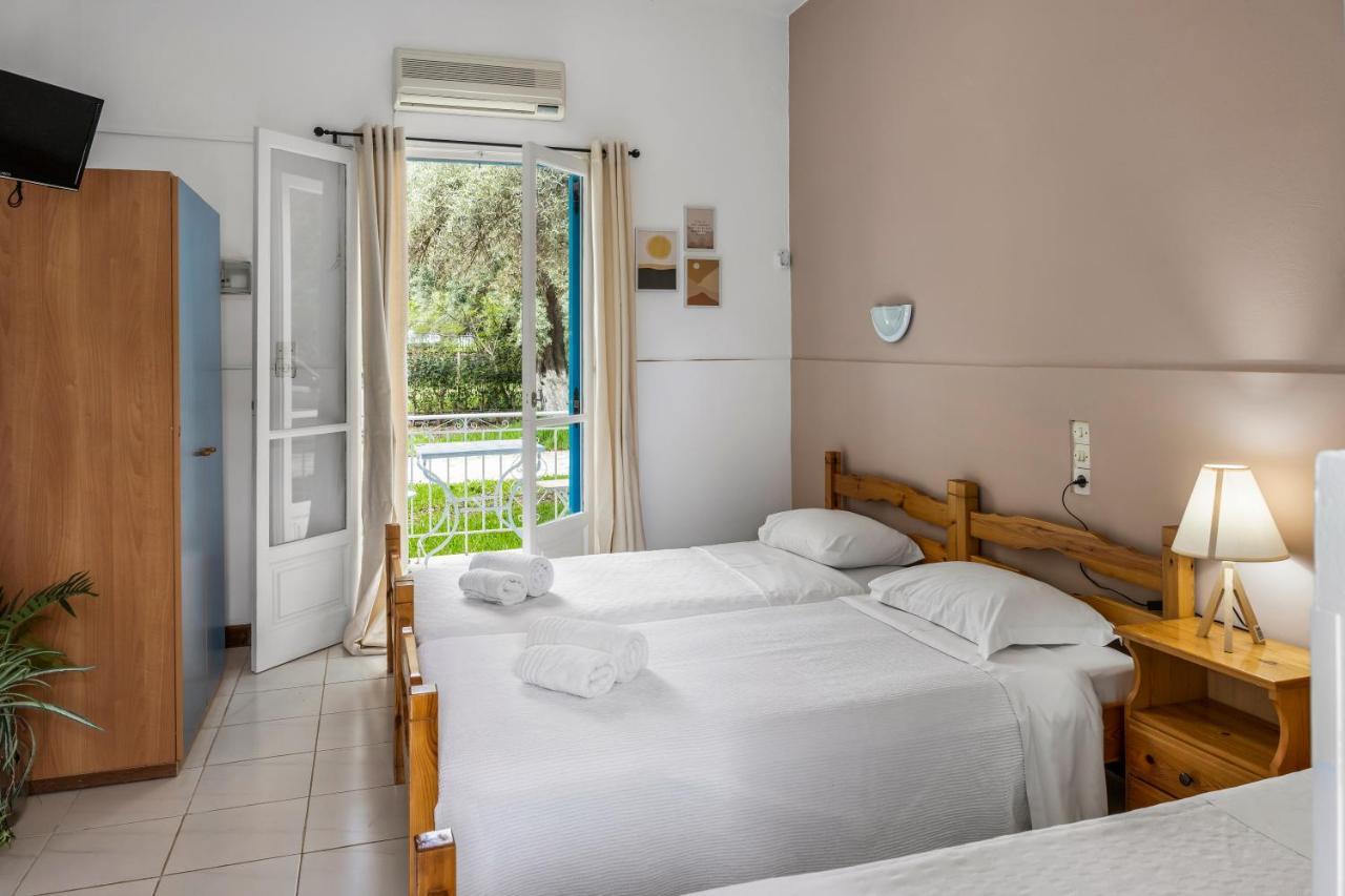 Oceanis Rooms Mikros Gialos Exterior photo